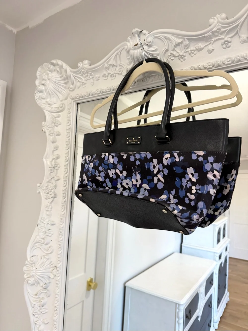 Kate Spade New York Scattered Hydrangeas Grove Street Small Margareta Tote Bag